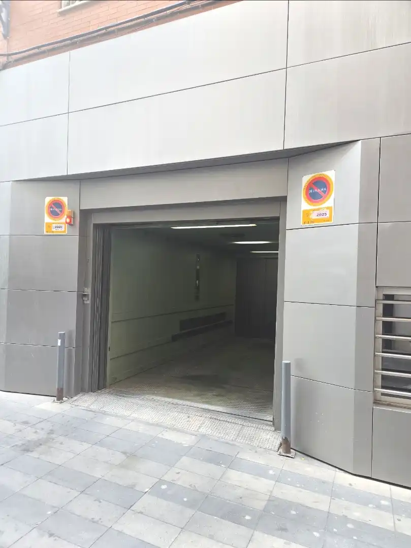 Garatge de lloguer a Calle Santa Bárbara, 3, Barrio del Centro Aparcament de Garatge de lloguer en Alicante / Alacant