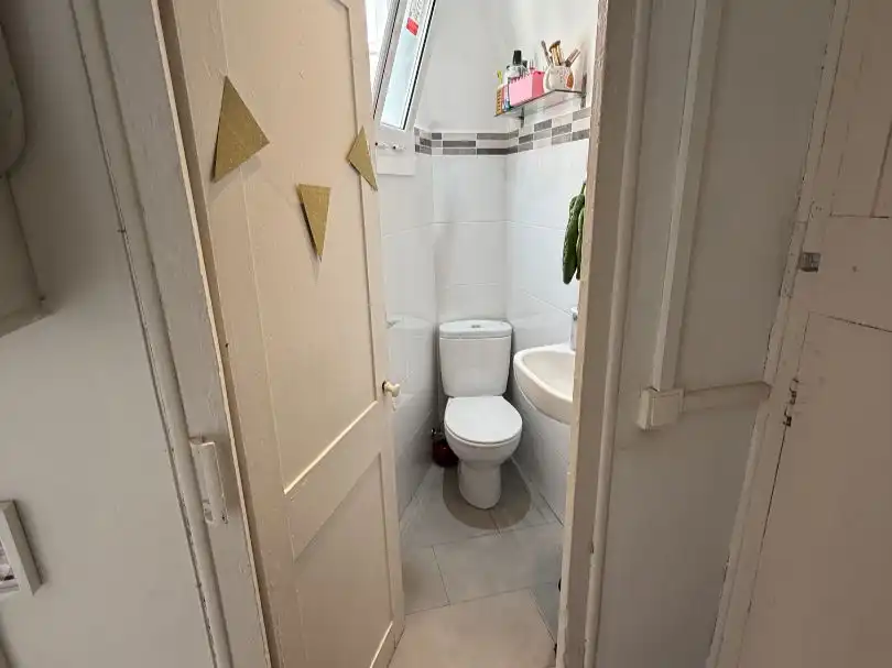 Habitación en Carrer de la Unió, 32, El Raval Baño de Piso para compartir en Barcelona con Aire acondicionado, Calefacción y Amueblado