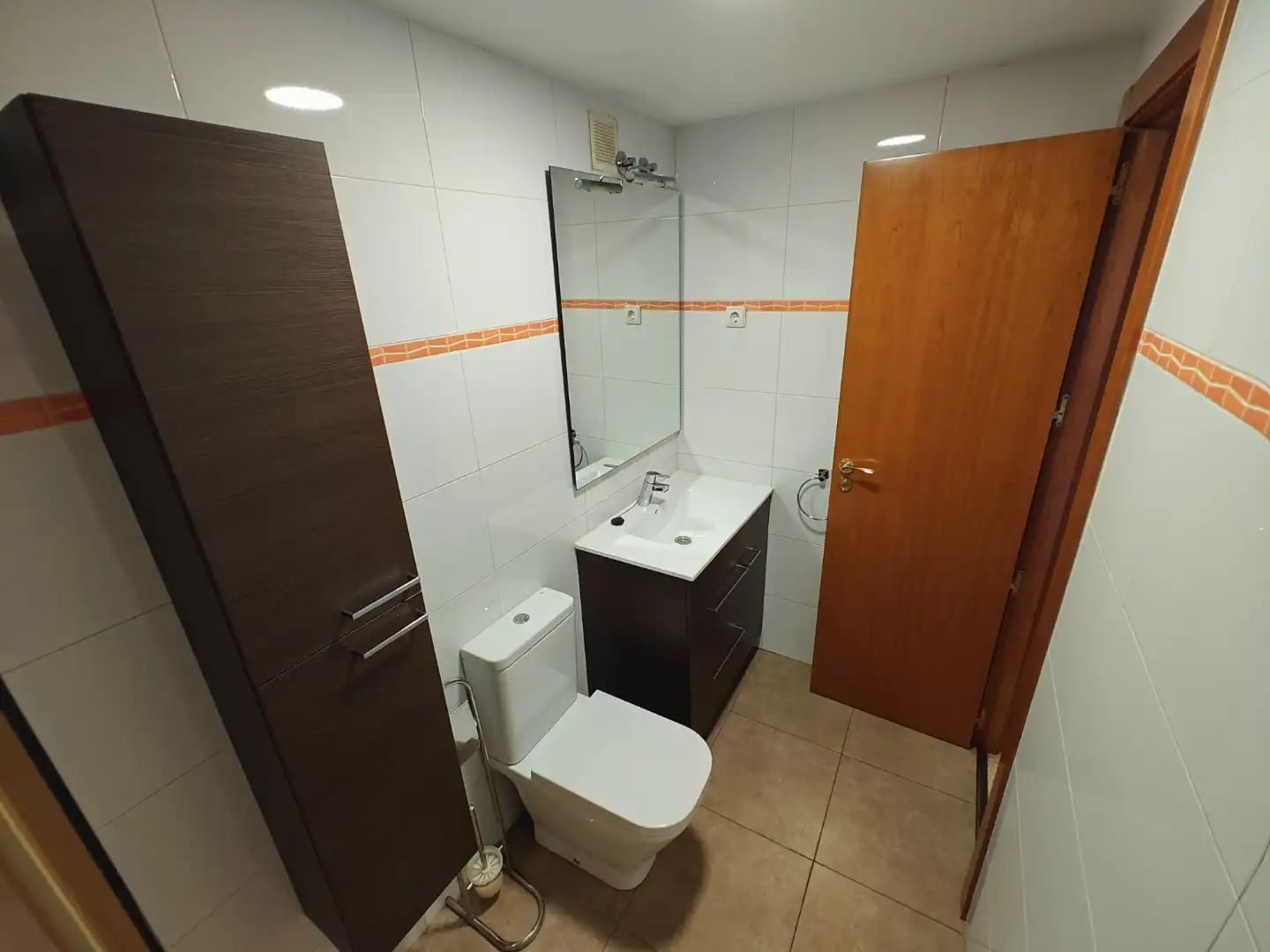 Flat for sale in Carrer de Ferran el Catòlic, 9, Joc de la Bola - Camps d'Esports Bathroom of Flat for sale in Lleida Capital with Air Conditioner