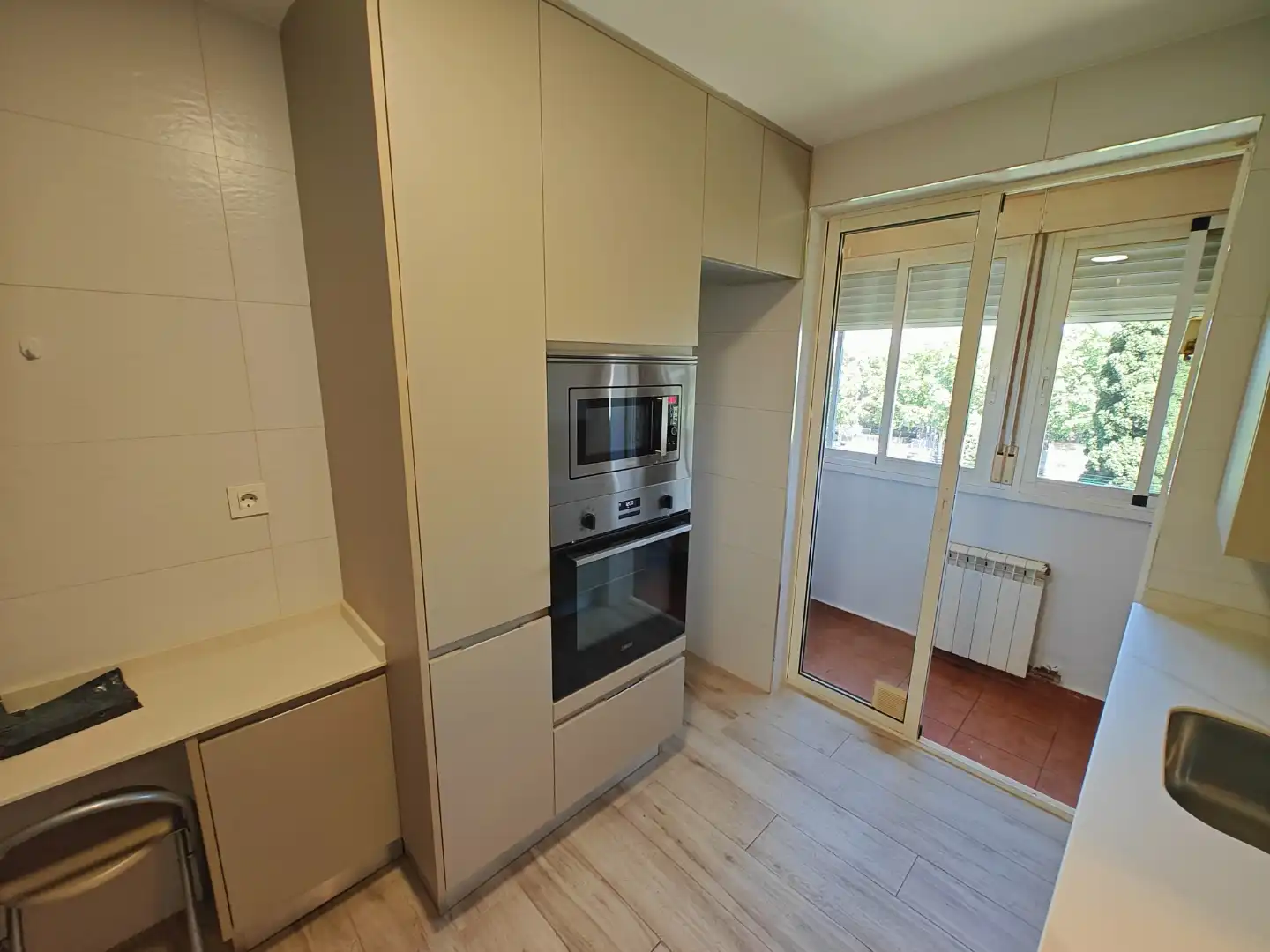 Flat for sale in Carrer de Ferran el Catòlic, 9, Joc de la Bola - Camps d'Esports Kitchen of Flat for sale in Lleida Capital with Air Conditioner