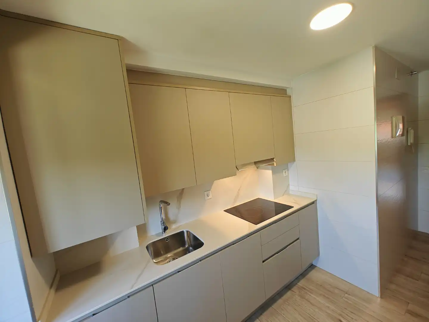 Flat for sale in Carrer de Ferran el Catòlic, 9, Joc de la Bola - Camps d'Esports Kitchen of Flat for sale in Lleida Capital with Air Conditioner