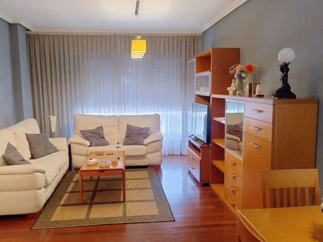Sala de estar de Piso de alquiler en Bilbao  con Calefacción, Parquet y Trastero