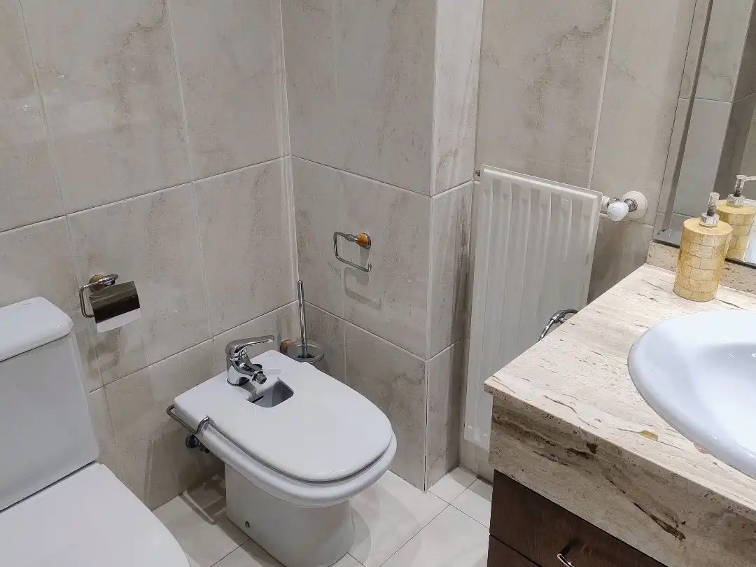 Baño de Piso de alquiler en Bilbao  con Calefacción, Parquet y Trastero