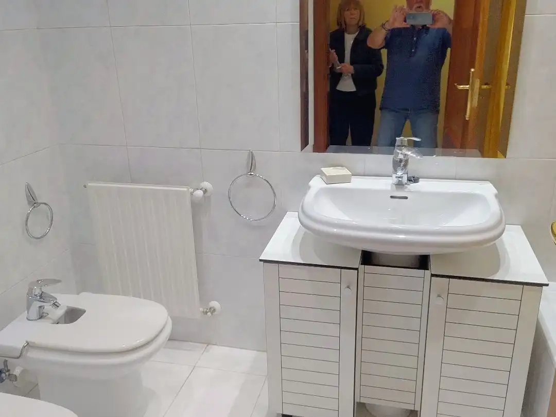 Baño de Piso de alquiler en Bilbao  con Calefacción, Parquet y Trastero