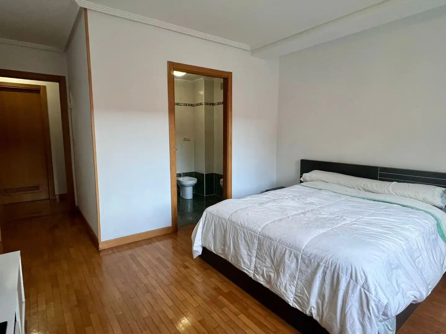 Piso en venta en Barrio Laskibar, 15, Irura Habitación de Piso en venta en Irura con Balcón