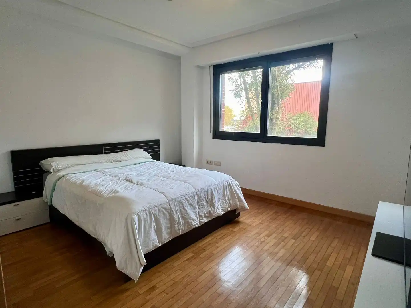 Piso en venta en Barrio Laskibar, 15, Irura Habitación de Piso en venta en Irura con Balcón