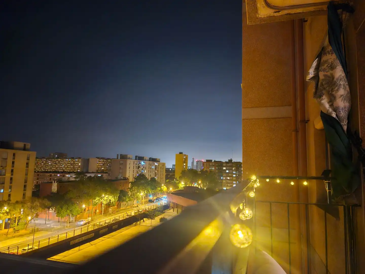 Vista exterior de Piso para compartir en Barcelona con Parquet, Terraza y Amueblado