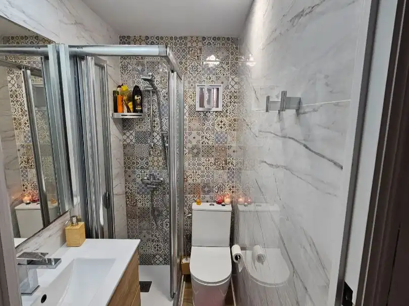 Baño de Piso para compartir en Barcelona con Parquet, Terraza y Amueblado