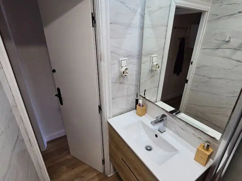 Baño de Piso para compartir en Barcelona con Parquet, Terraza y Amueblado
