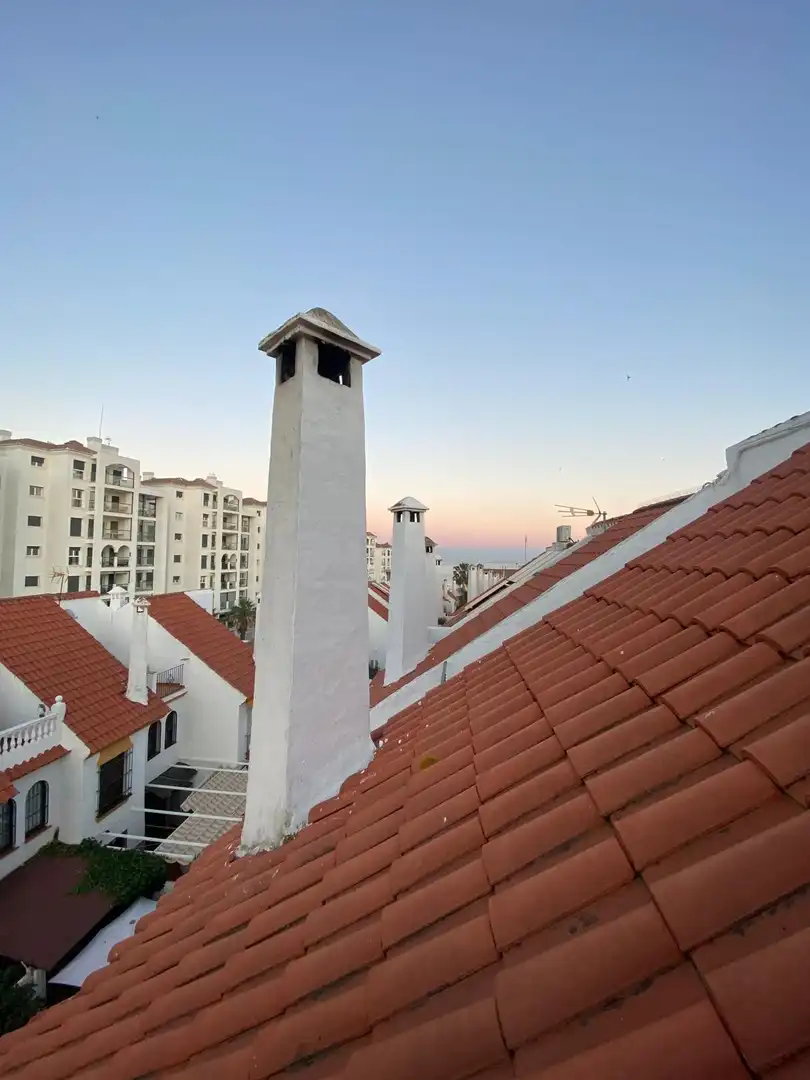 Casa adosada en venda a Calle Infanta Cristina, 7, Puerto de Estepona Vista exterior de Casa adosada en venda en Estepona amb Terrassa, Piscina i Balcó