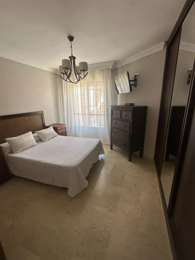Casa adosada en venda a Calle Infanta Cristina, 7, Puerto de Estepona Dormitori de Casa adosada en venda en Estepona amb Terrassa, Piscina i Balcó