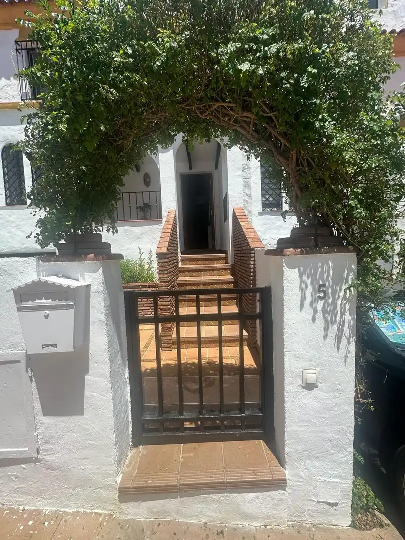 Casa adosada en venda a Calle Infanta Cristina, 7, Puerto de Estepona Casa adosada en venda en Estepona amb Terrassa, Piscina i Balcó