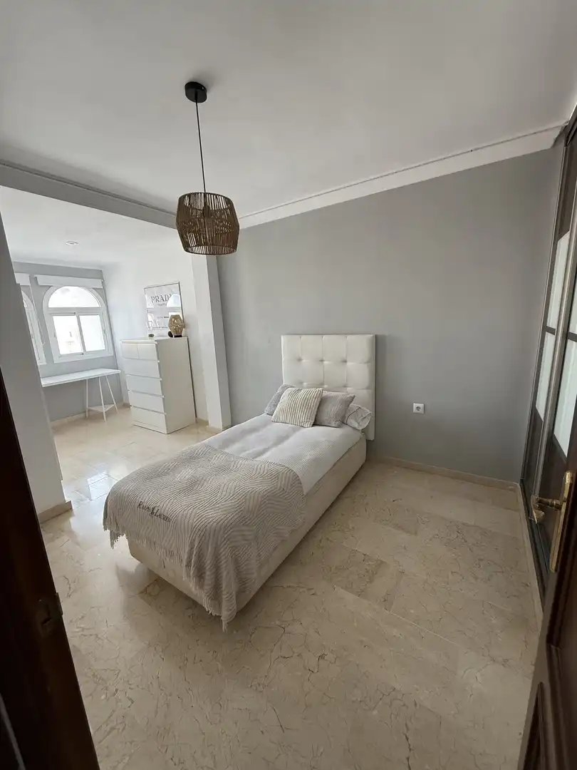 Casa adosada en venda a Calle Infanta Cristina, 7, Puerto de Estepona Dormitori de Casa adosada en venda en Estepona amb Terrassa, Piscina i Balcó