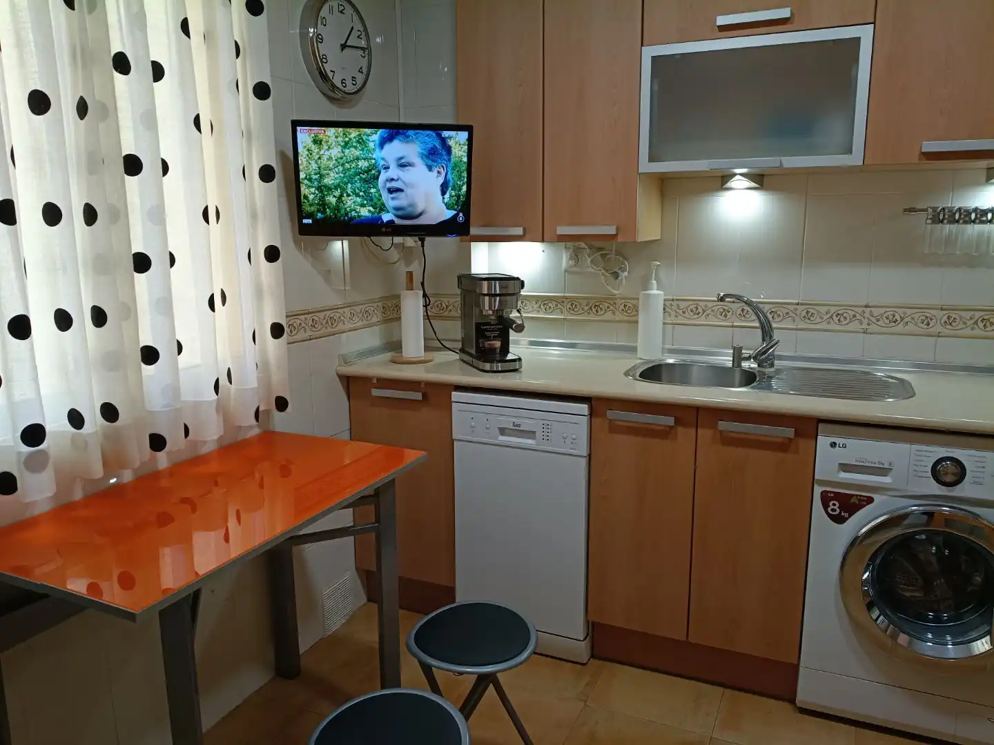 Flat for sale in Calle Martínez Maldonado, 18, Los Castillejos - La Trinidad Kitchen of Flat for sale in Málaga Capital with Air Conditioner