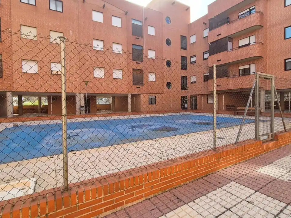 Flat for rent in Paseo Luis Cortés, 49, Tejares - Chamberí - Alcades Swimming pool of Flat for rent in Salamanca with Heating, Swimming Pool and Furnished
