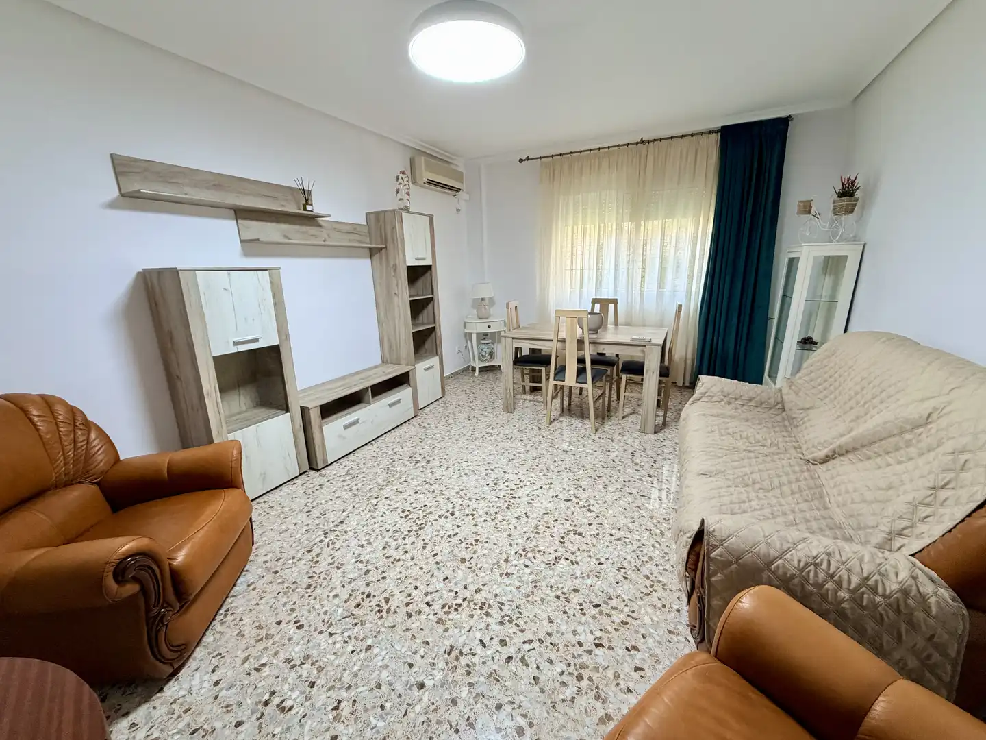 Sala d'estar de Pis de lloguer en Córdoba amb Aire condicionat, Calefacció i Moblat
