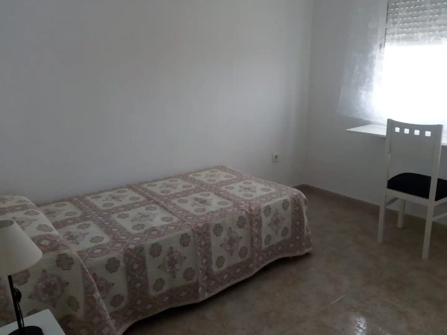 Room in Calle Nicolás López de Velasco, 17, Santa Marina