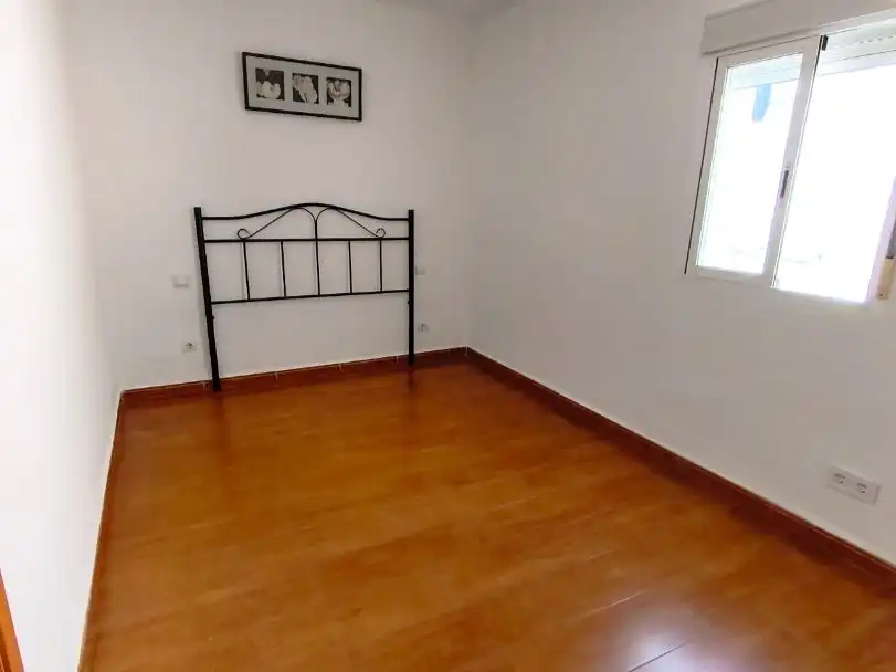 Piso en venta en Sta. Aurelia - Cantábrico - Atlàntico - La Romería Habitación de Piso en venta en Sevilla con Terraza, Horno y Lavadora