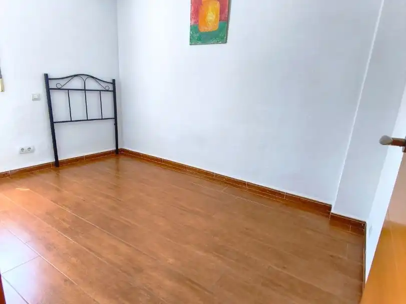 Piso en venta en Sta. Aurelia - Cantábrico - Atlàntico - La Romería Habitación de Piso en venta en Sevilla con Terraza, Horno y Lavadora