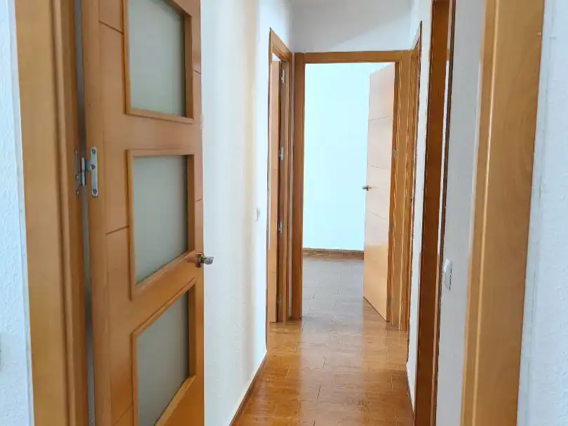Piso en venta en Sta. Aurelia - Cantábrico - Atlàntico - La Romería Piso en venta en Sevilla con Terraza, Horno y Lavadora
