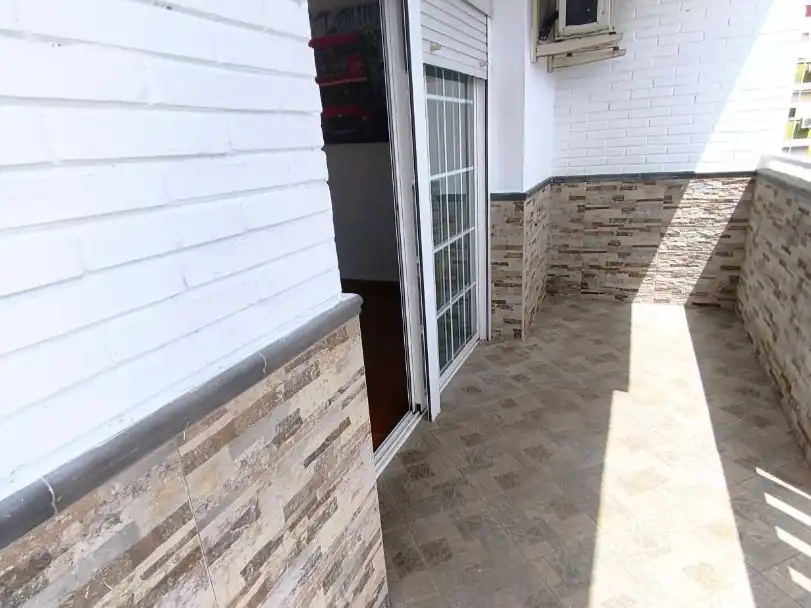 Piso en venta en Sta. Aurelia - Cantábrico - Atlàntico - La Romería Terraza de Piso en venta en Sevilla con Terraza, Horno y Lavadora