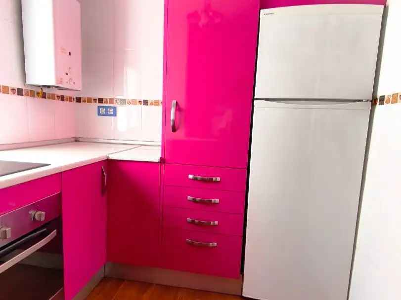 Piso en venta en Sta. Aurelia - Cantábrico - Atlàntico - La Romería Cocina de Piso en venta en Sevilla con Terraza, Horno y Lavadora