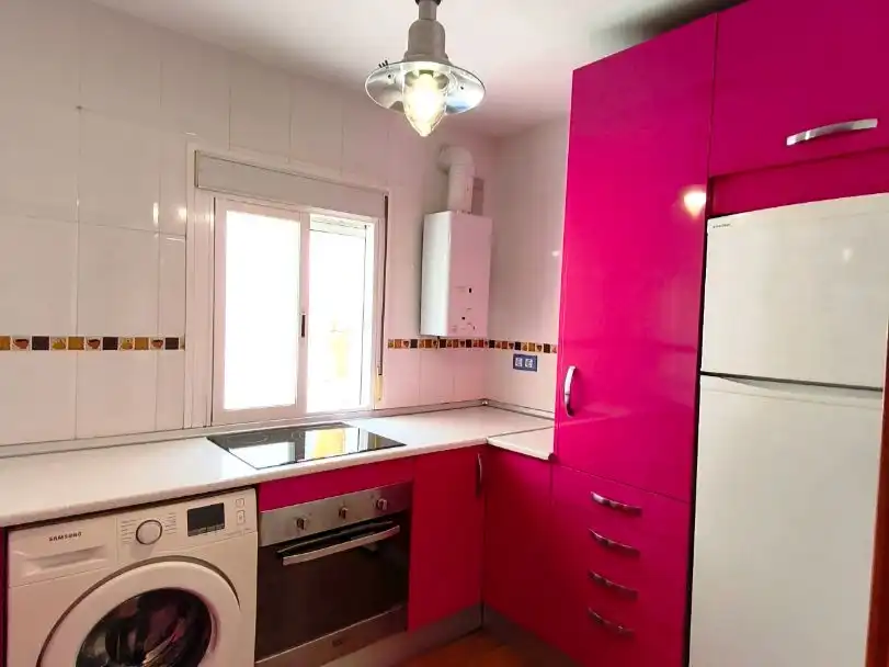 Piso en venta en Sta. Aurelia - Cantábrico - Atlàntico - La Romería Cocina de Piso en venta en Sevilla con Terraza, Horno y Lavadora