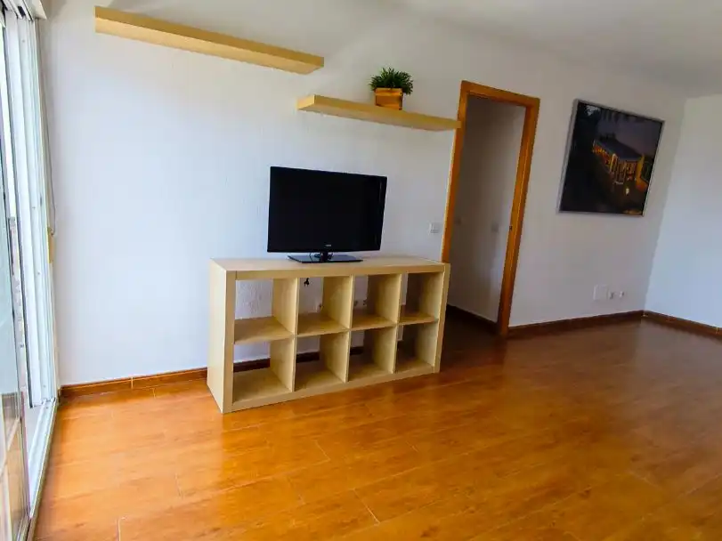 Piso en venta en Sta. Aurelia - Cantábrico - Atlàntico - La Romería Sala de estar de Piso en venta en Sevilla con Terraza, Horno y Lavadora