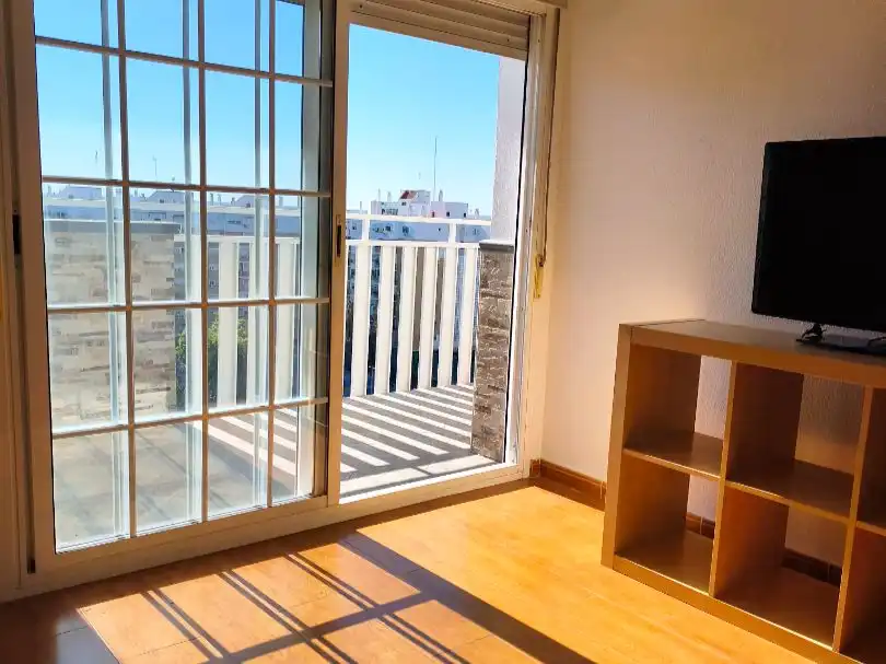 Piso en venta en Sta. Aurelia - Cantábrico - Atlàntico - La Romería Terraza de Piso en venta en Sevilla con Terraza, Horno y Lavadora