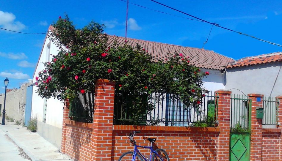 Casa adosada en venda a Avenida Concentración Parcelaria, 36, Fontiveros, Ávila - imatge 1 Foto 1 de Casa adosada en venda a Avenida Concentración Parcelaria, 36, Fontiveros, Ávila