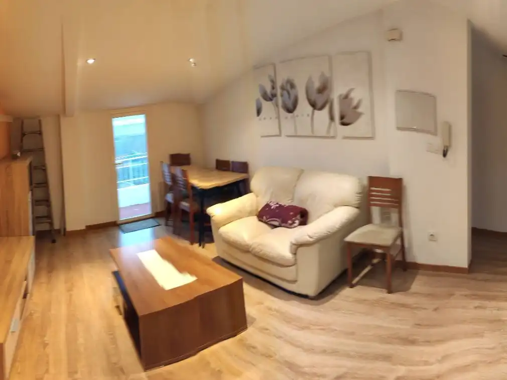 Attic for rent in Rúa de Puente la Reina, 29, Concheiros - Fontiñas Attic for rent in Rúa de Puente la Reina, 29, Concheiros - Fontiñas