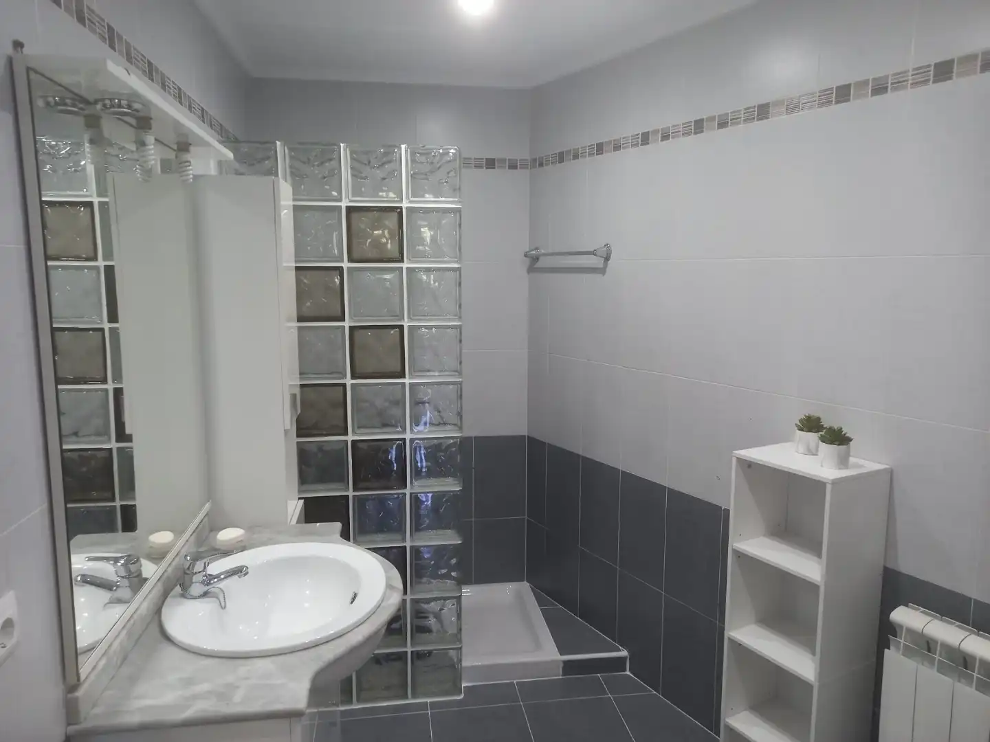 Baño de Ático de alquiler en Ramales de la Victoria con Calefacción, Jardín privado y Parquet