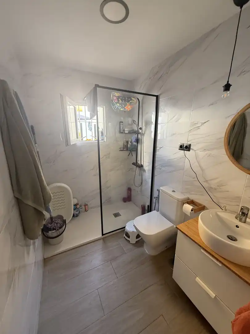 Casa adosada en venta en Avenida Manuel Rodríguez, 19, Los Almendros - El Limonero - El Tomillar Baño de Casa adosada en venta en Málaga Capital con Aire acondicionado y Terraza