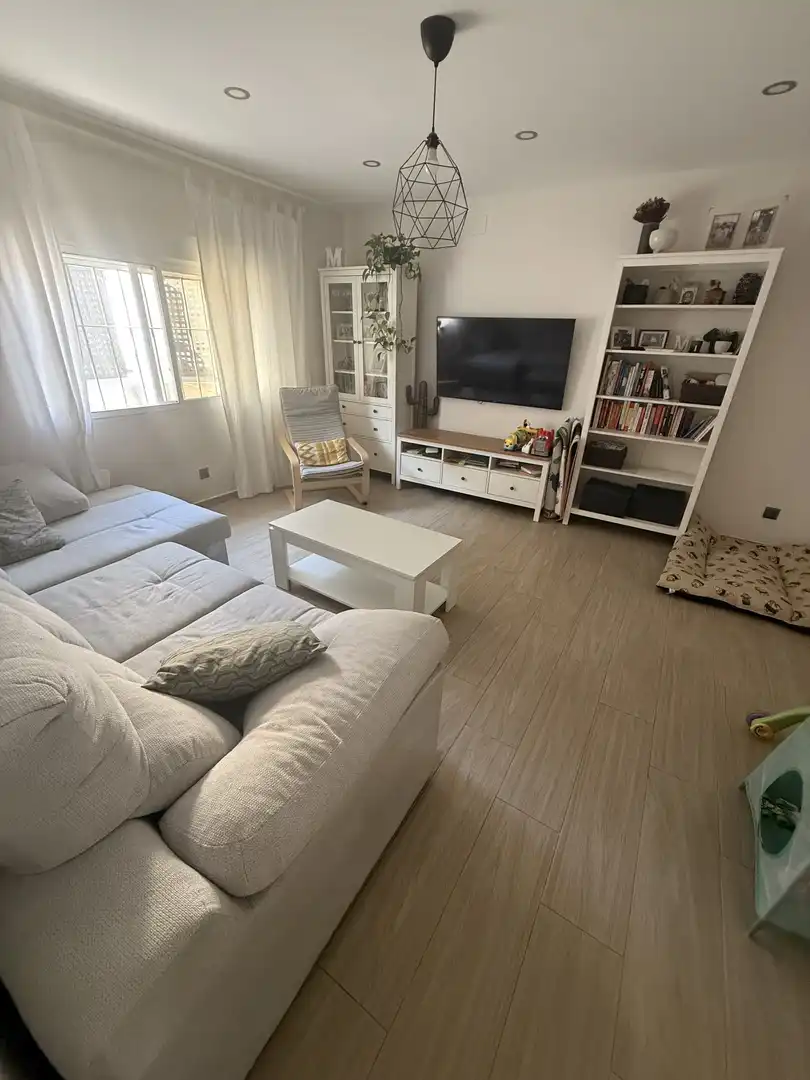 Casa adosada en venta en Avenida Manuel Rodríguez, 19, Los Almendros - El Limonero - El Tomillar Sala de estar de Casa adosada en venta en Málaga Capital con Aire acondicionado y Terraza