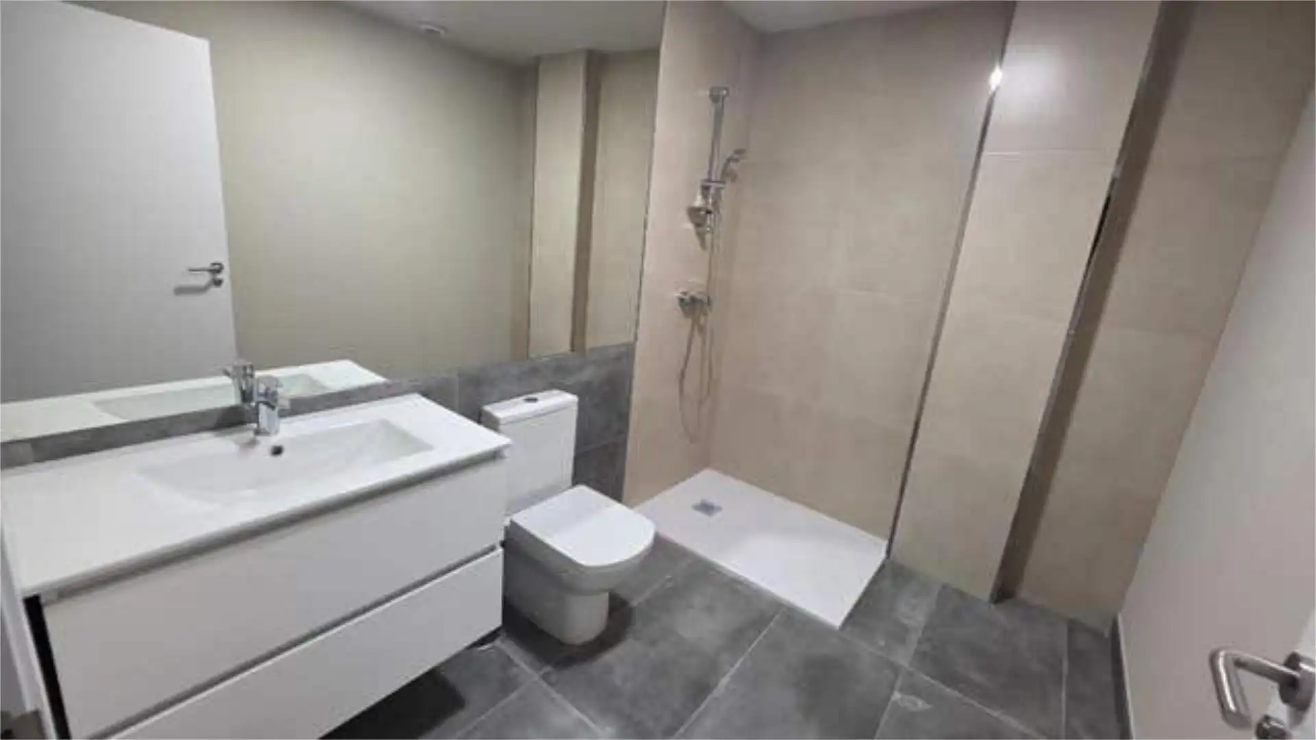 Baño de Piso de alquiler en A Estrada  con Calefacción, Trastero y Amueblado