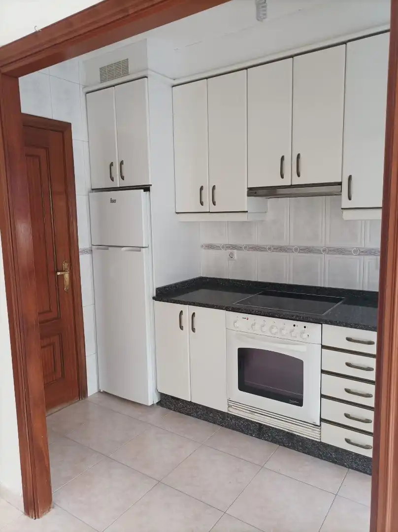 Cocina de Piso de alquiler en Redondela con Calefacción, Parquet y Terraza