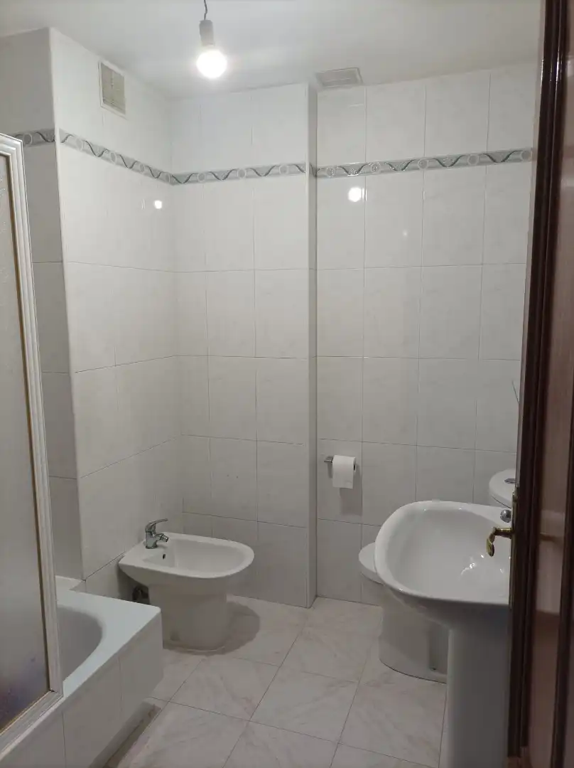 Baño de Piso de alquiler en Redondela con Calefacción, Parquet y Terraza