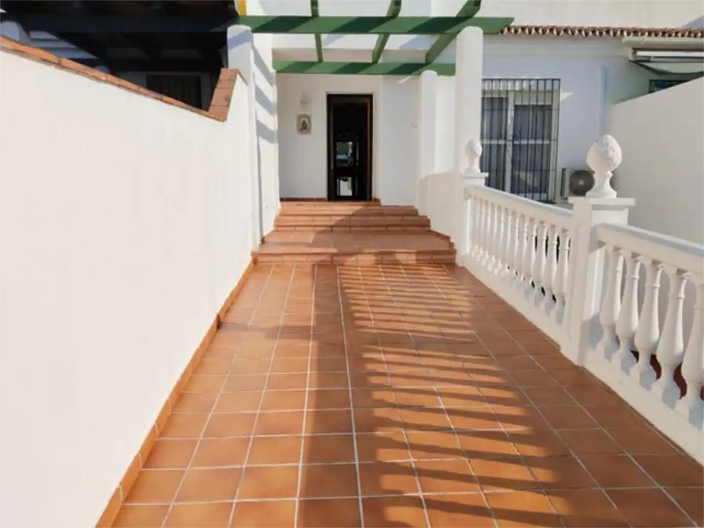 Einfamilien-Reihenhaus zum Verkauf in Capellanía - Retamar Einfamilien-Reihenhaus zum Verkauf in Alhaurín de la Torre mit Terrasse und Schwimmbad