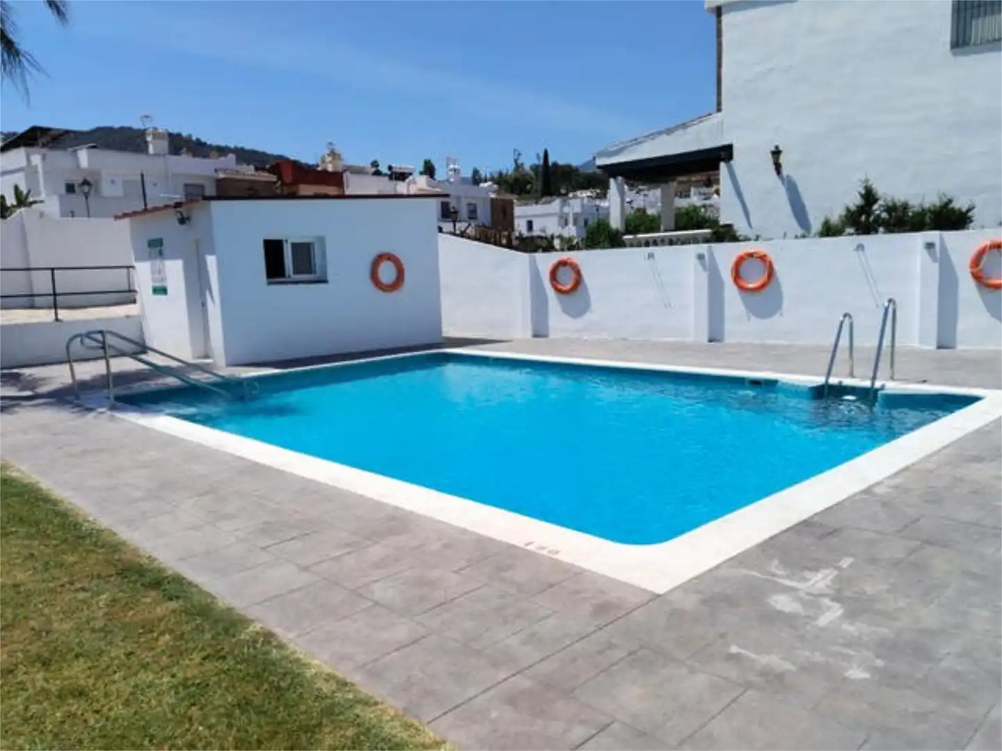 Einfamilien-Reihenhaus zum Verkauf in Capellanía - Retamar Schwimmbecken von Einfamilien-Reihenhaus zum Verkauf in Alhaurín de la Torre mit Terrasse und Schwimmbad