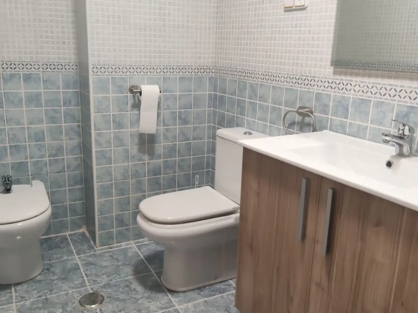 Wohnung zur Miete in Calle Concepción, 50, Albacete Capital Badezimmer von Wohnung zur Miete in Albacete Capital mit Balkon