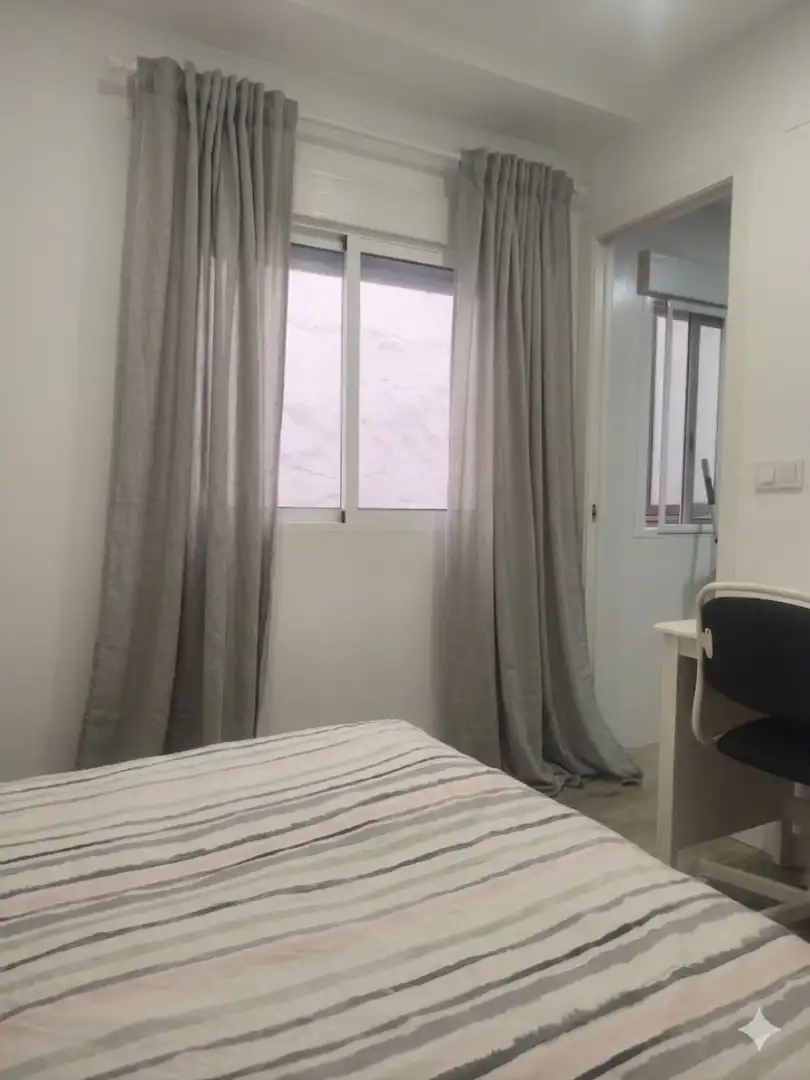 Piso en venta en Carrer Hermanos Gonzálvez Selva, 81, Carrús Este Habitación de Piso en venta en Elche / Elx