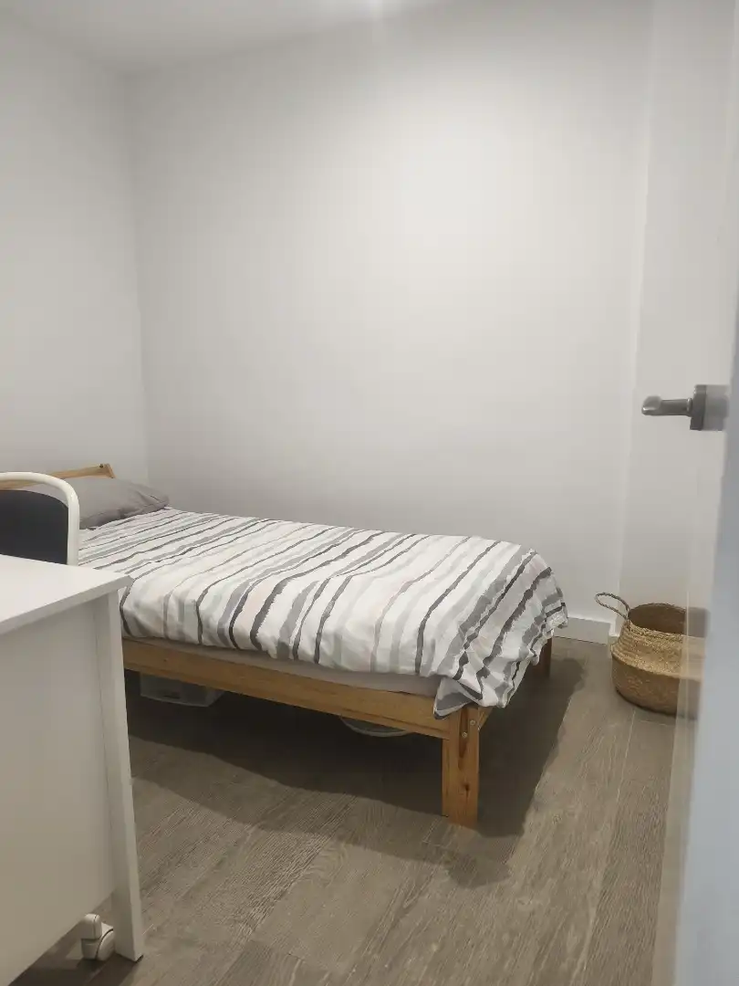Piso en venta en Carrer Hermanos Gonzálvez Selva, 81, Carrús Este Habitación de Piso en venta en Elche / Elx