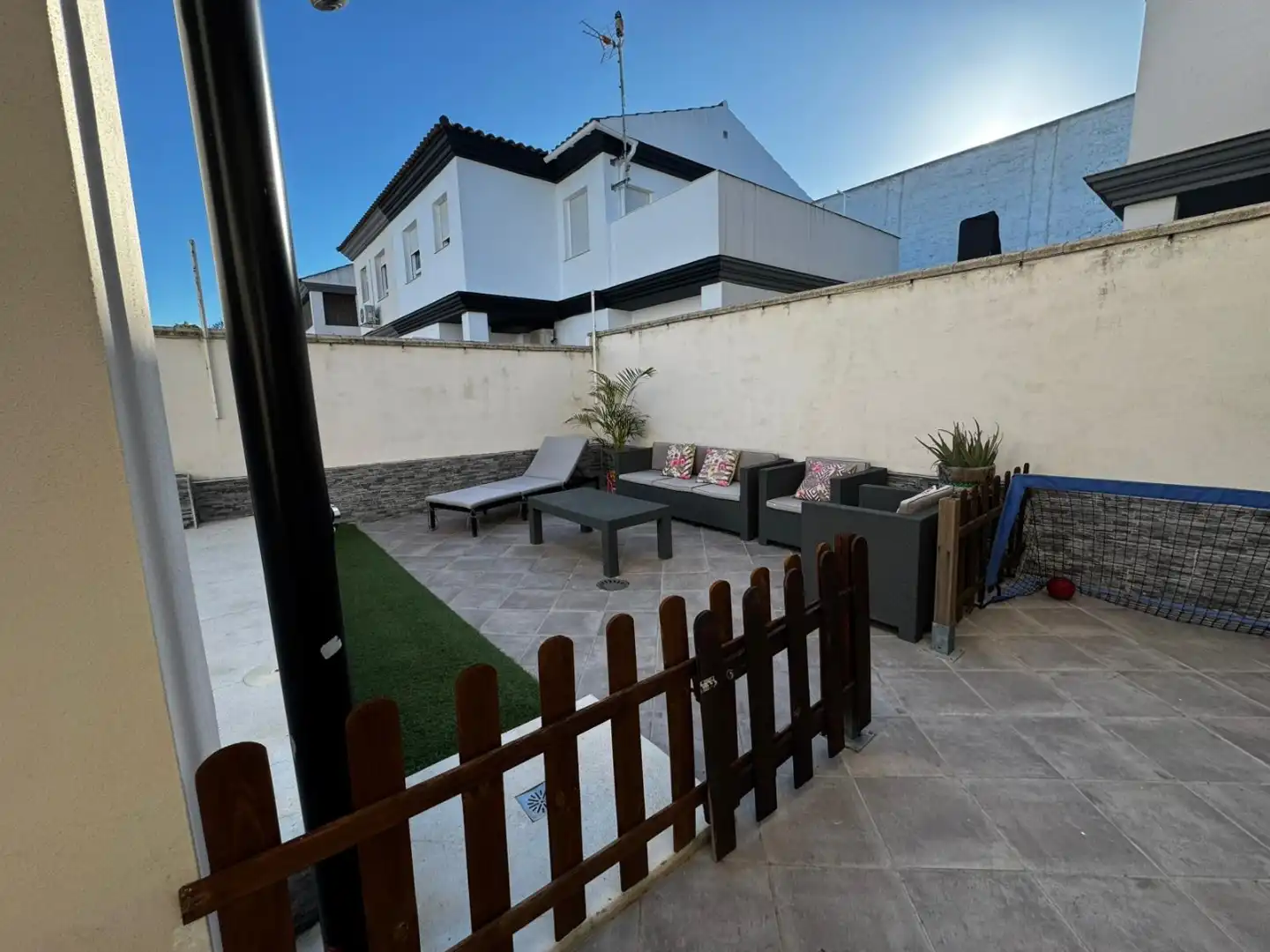 Casa adosada en venta en Calle Cigüeña, 4, Almensilla Terraza de Casa adosada en venta en Almensilla con Aire acondicionado, Calefacción y Jardín privado