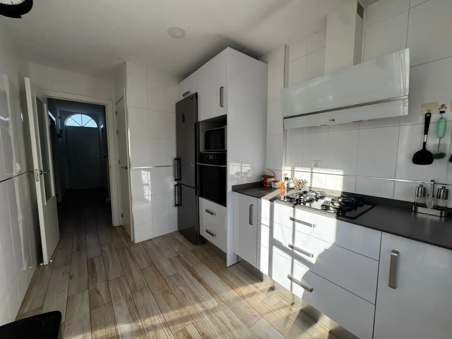 Casa adosada en venta en Calle Cigüeña, 4, Almensilla Cocina de Casa adosada en venta en Almensilla con Aire acondicionado, Calefacción y Jardín privado