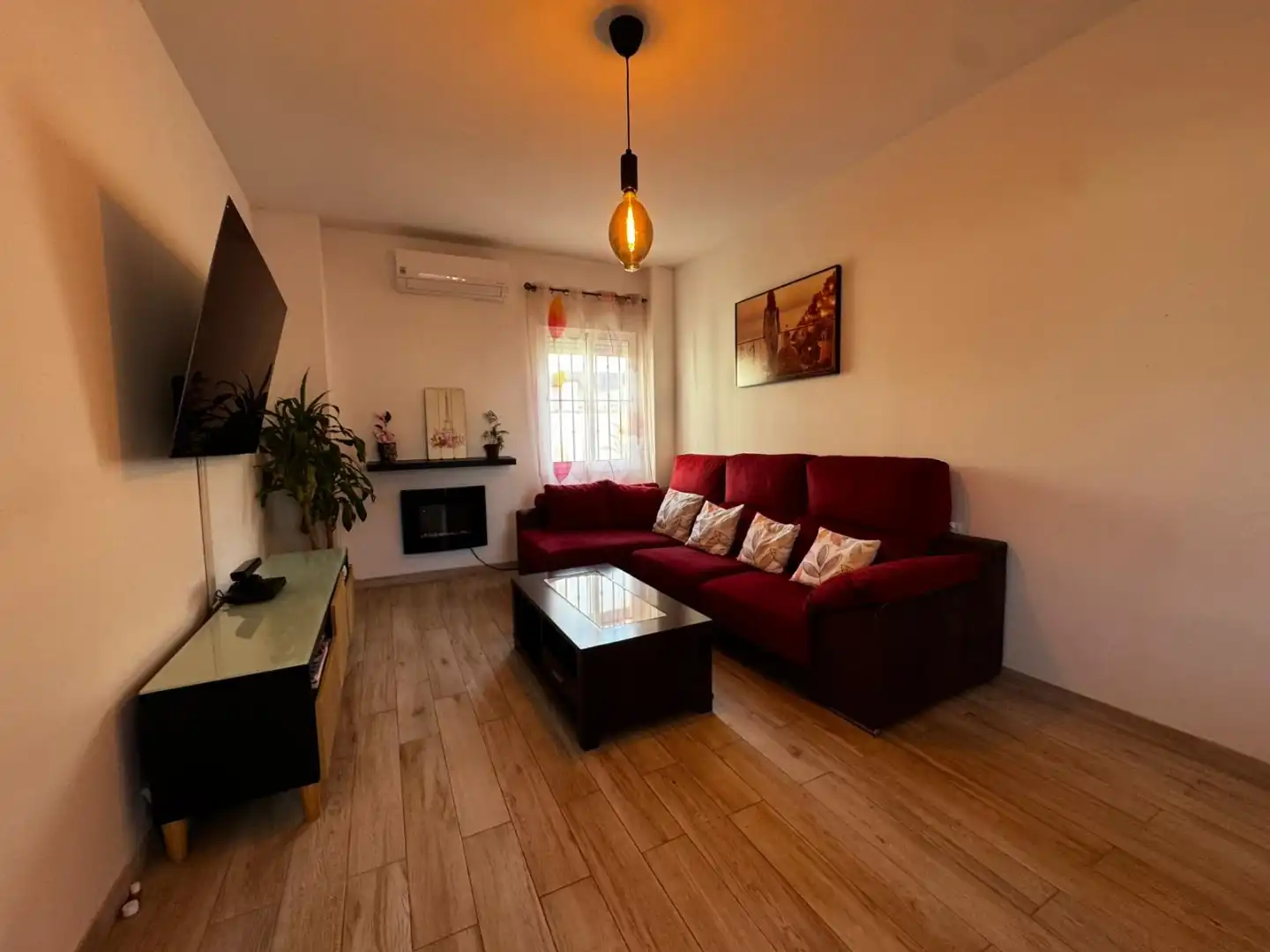 Casa adosada en venta en Calle Cigüeña, 4, Almensilla Sala de estar de Casa adosada en venta en Almensilla con Aire acondicionado, Calefacción y Jardín privado