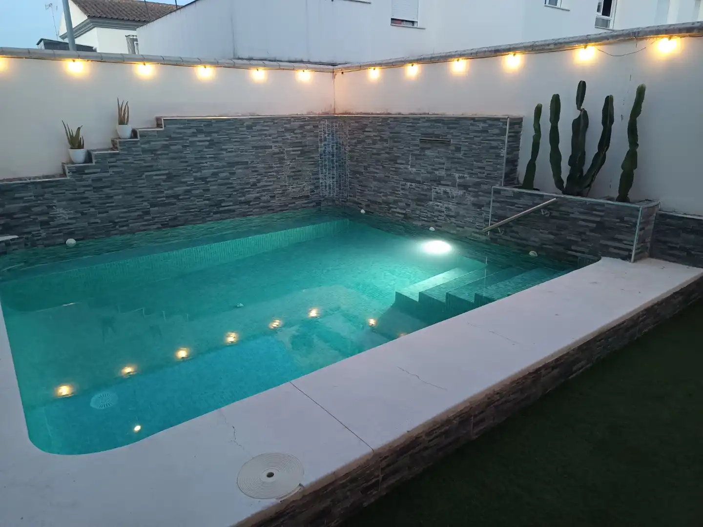 Casa adosada en venta en Calle Cigüeña, 4, Almensilla Piscina de Casa adosada en venta en Almensilla con Aire acondicionado, Calefacción y Jardín privado