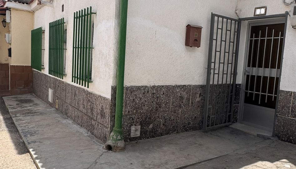 Casa adosada en venta en Calle Vistillas, 18, Perales de Tajuña, Madrid - imagen 1 Foto 1 de Casa adosada en venta en Calle Vistillas, 18, Perales de Tajuña, Madrid