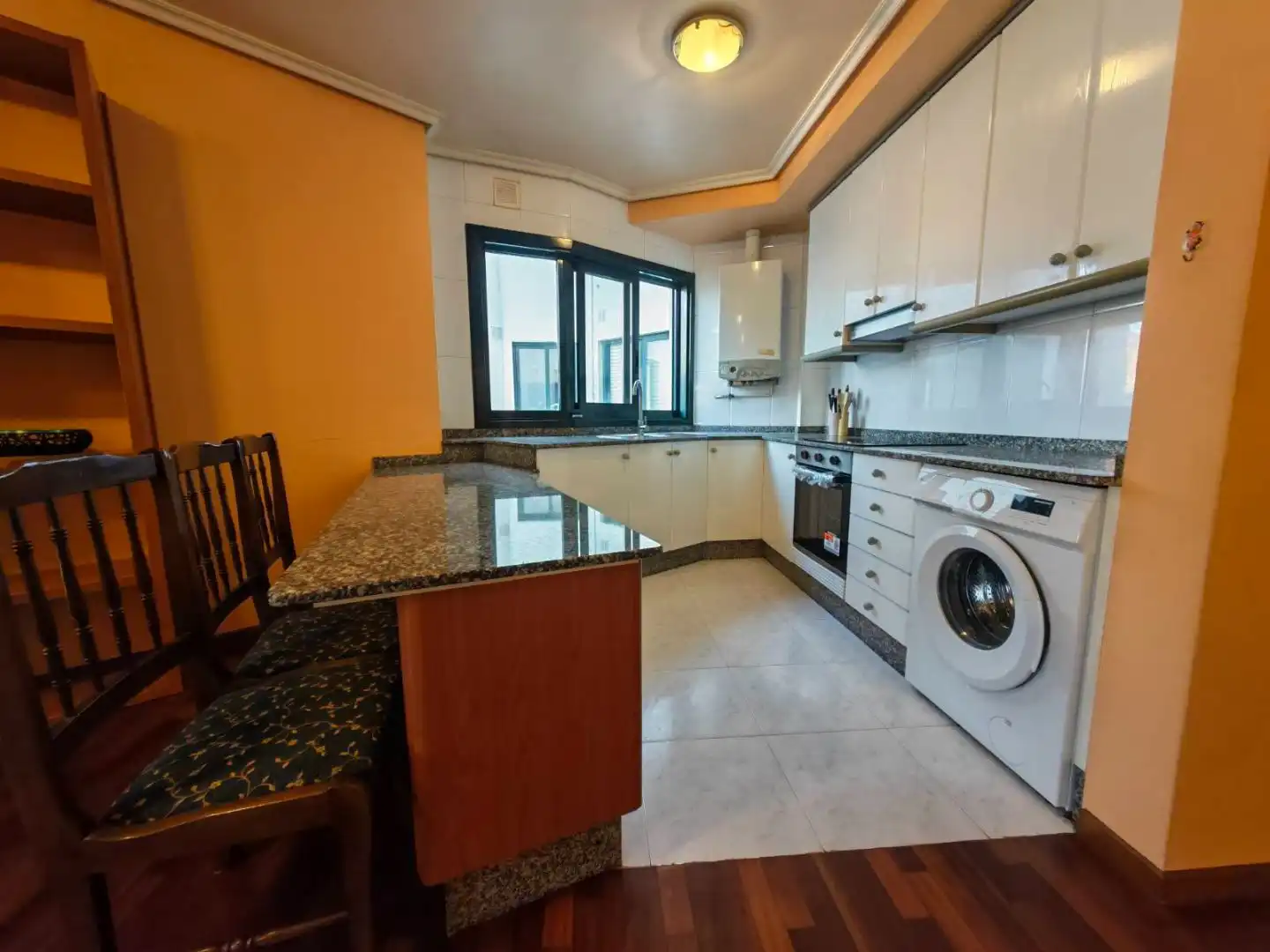 Kitchen of Study for rent in Vigo   with Heating, Parquet flooring and Storage room