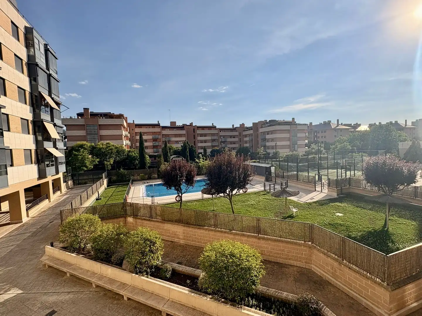 Außenansicht von Wohnung zum Verkauf in  Madrid Capital mit Klimaanlage und Schwimmbad