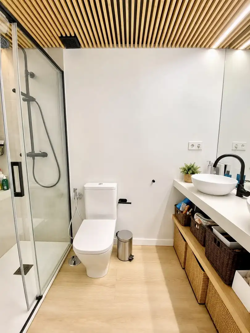 Badezimmer von Wohnung zum Verkauf in  Madrid Capital mit Klimaanlage und Schwimmbad